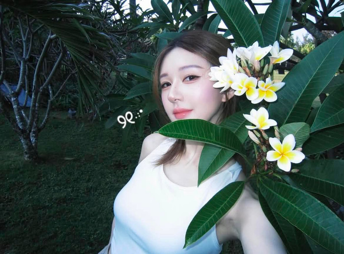 Cận cảnh nhan sắc đời thường 'không góc chết' của Triệu Lộ Tư vừa gây sốt mạng xã hội. - Ảnh: MXH NV