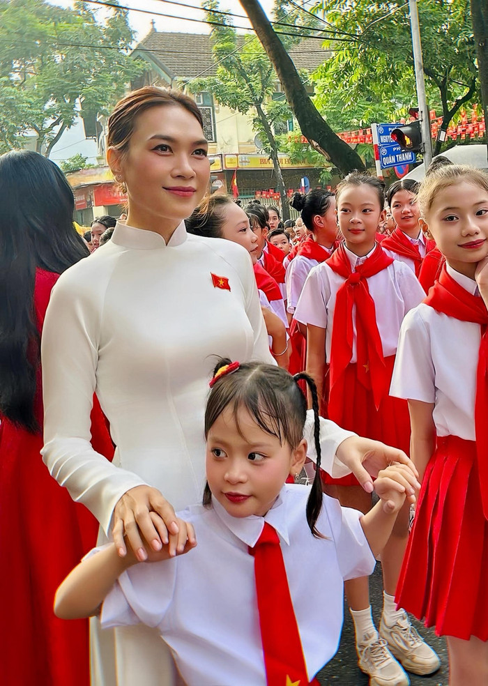Mỹ Tâm gặp lại bé gái từng hát chung tại Đại lễ 2/9, khoảnh khắc khiến cộng đồng mạng nức lòng Ảnh 3