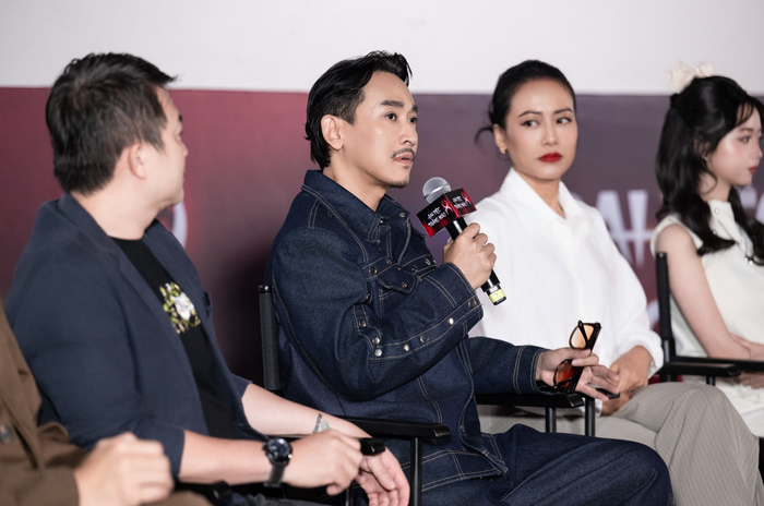 Hứa Vĩ Văn xuất hiện tại sự kiện cùng đồng nghiệp, đánh dấu sự trở lại sôi động năm 2026