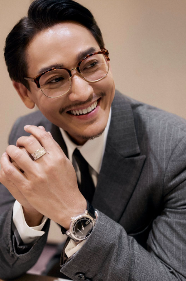 Hứa Vĩ Văn gây chú ý với diện mạo mới khi để râu, phong trần hơn so với hình ảnh trước đây