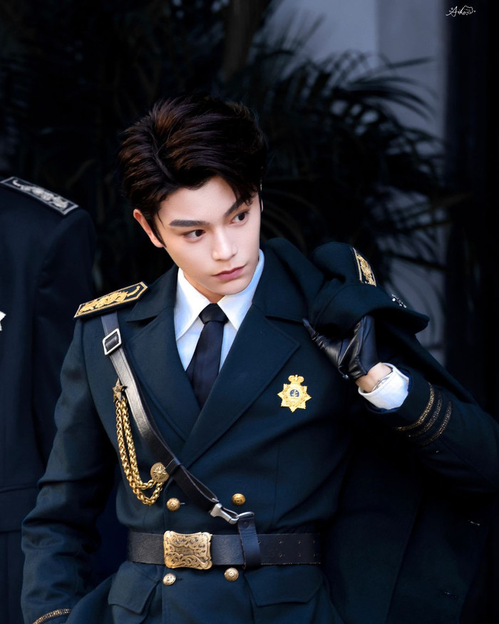 Với sự tham gia của Trương Tân Thành và Đinh Vũ Hề, bộ phim thuộc thể loại dân quốc - phiêu lưu, được xem là phần tiền truyện của Đạo Mộ Bút Ký. Bối cảnh Nam Dương cùng những bí ẩn xoay quanh con tàu cổ tạo nên không khí kịch tính, đậm màu sắc khám phá.