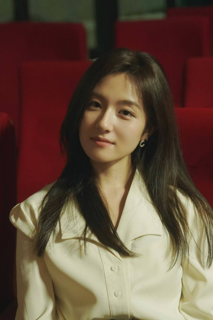 Nữ thần học đường sở hữu thực lực diễn xuất hàng đầu dàn tiểu hoa 95, gương mặt khả ái có thể cân mọi thể loại vai diễn từ thanh xuân đến cổ trang.&nbsp;