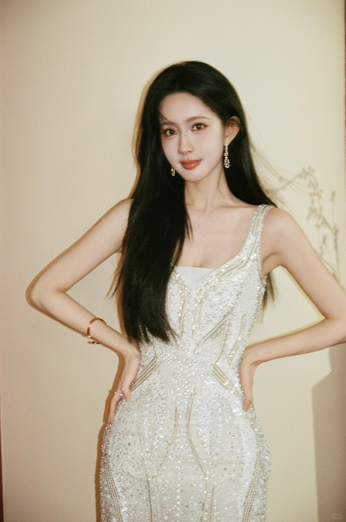 Mỹ nhân sở hữu nhan sắc rực rỡ và tính cách thẳng thắn, luôn biết cách tỏa sáng và tạo điểm nhấn riêng biệt khi xuất hiện cùng bạn diễn. - Ảnh: Sohu