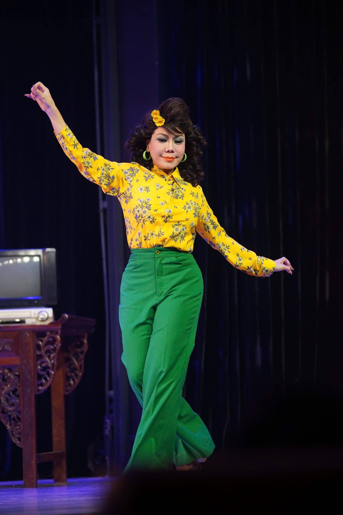 Hiện tại, Việt Hương duy trì xuất hiện đều đặn ở lĩnh vực sân khấu (Ảnh: FBNV).