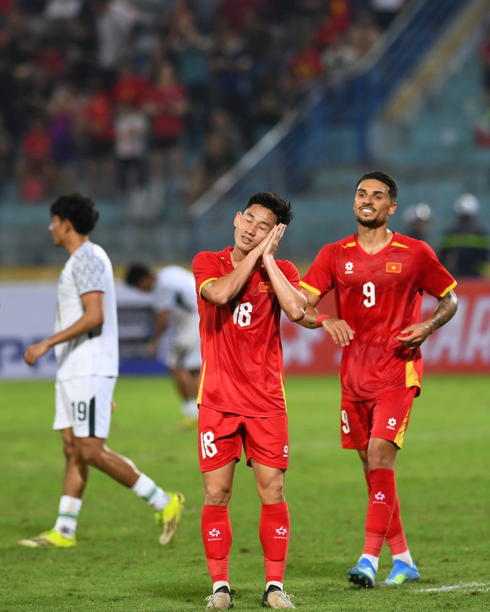 Hai Long là điểm sáng hiếm hoi của tuyển Việt Nam. Ảnh: Hà Nội FC