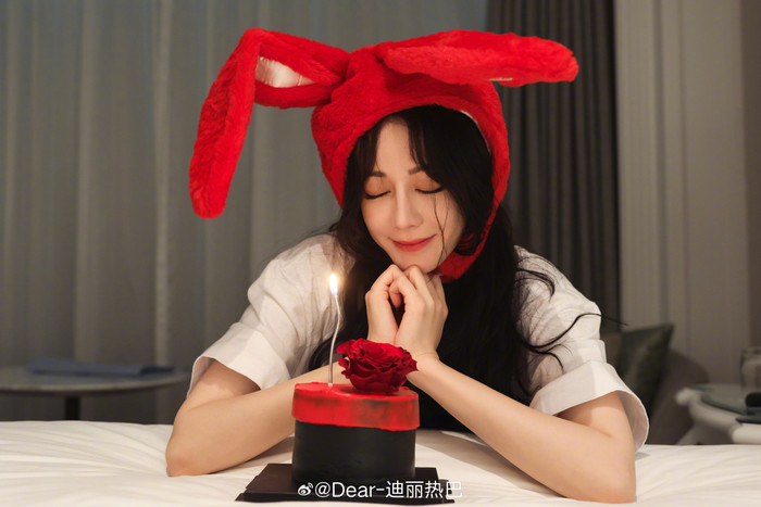 Hiện tại Địch Lệ Nhiệt Ba là một trong những nữ diễn viên nổi bật của giới showbiz Hoa ngữ. Ảnh: Weibo