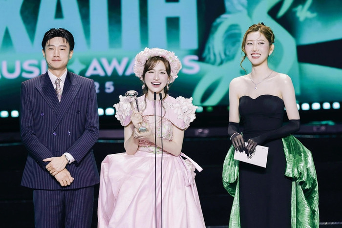 Chờ đợi 'phép màu' với Hòa Minzy Ảnh 4