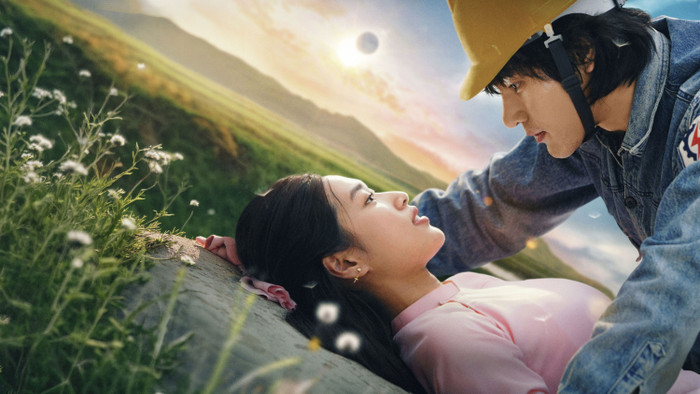 Bộ phim Hẹn Em Ngày Nhật Thực do Đoàn Thiên Ân và Khương Lê đóng chính hiện đang dẫn đầu phòng vé.