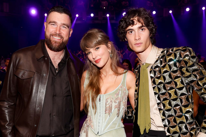 Taylor Swift và Travis Kelce 'chiếm sóng' tại iHeartRadio Music Awards 2026 Ảnh 2