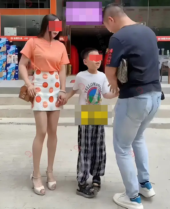 Gặp lại vợ cũ sau nhiều năm, người đàn ông cho con trai hơn 100 triệu đồng và 'cái kết' không ngờ Ảnh 1