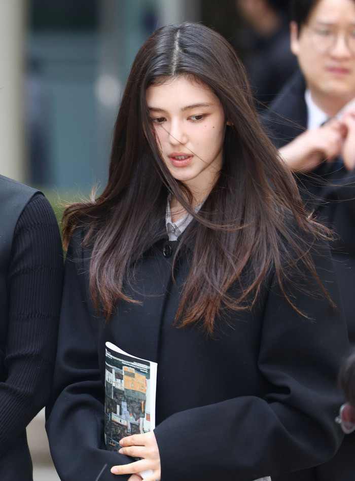 Những ồn ào xoay quanh vụ kiện liên quan đến Danielle (NewJeans) vẫn đang là tâm điểm chú ý của dư luận Hàn Quốc.