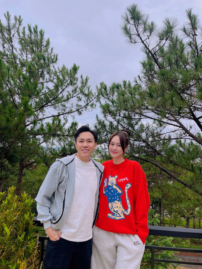 Đôi vợ chồng thường xuyên đi du lịch cùng nhau.