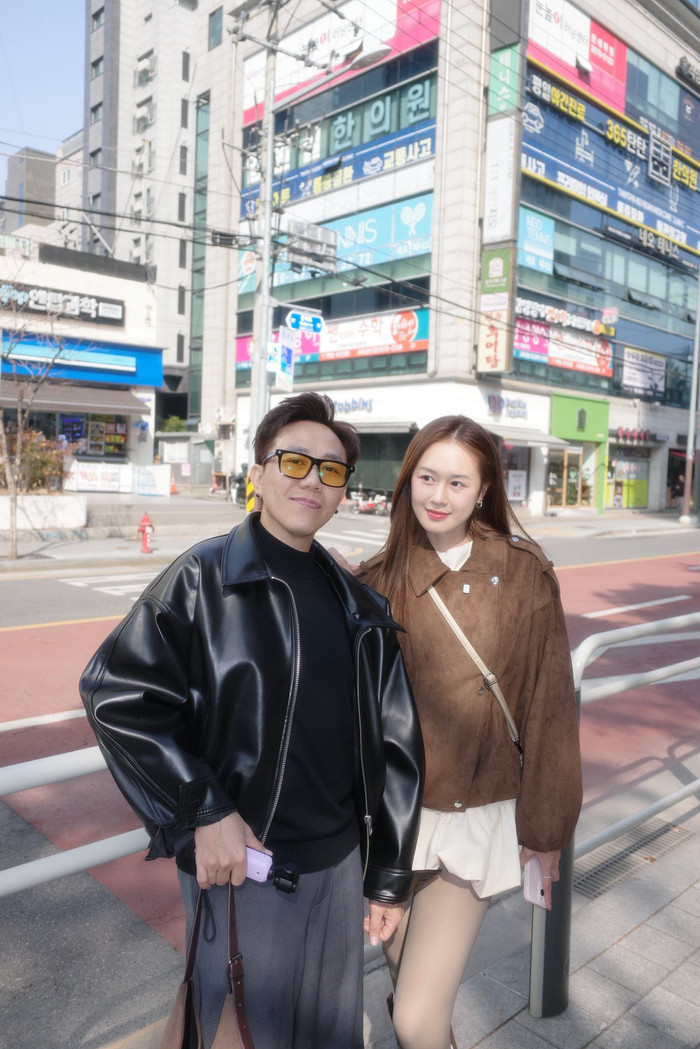 Hình ảnh vợ chồng Anh Đức tại Hàn Quốc.&nbsp;