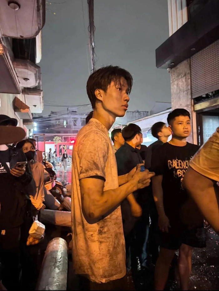 Hình ảnh Tú trong vụ cháy được chia sẻ trên không gian mạng.