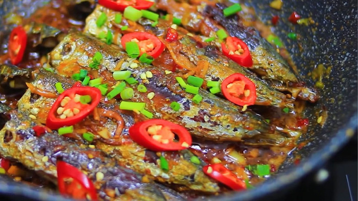 Loại cá quen thuộc ở chợ Việt, giá rẻ nhưng bổ dưỡng không kém cá hồi, kho cà chua là ngon nhất Ảnh 4