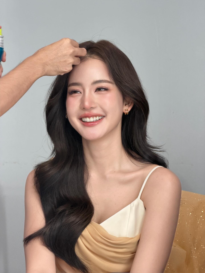 Dù mắc bệnh lạ nhưng Bow Maylada vẫn tích cực hoạt động nghệ thuật.