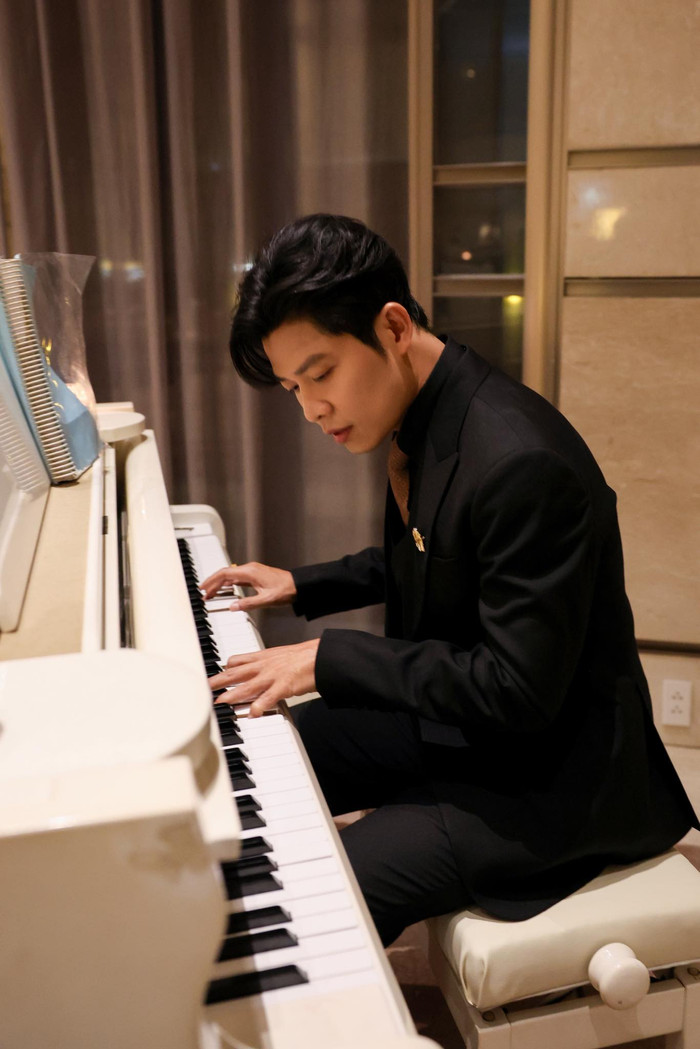 Bé gái nước ngoài hát hit Nguyễn Văn Chung bằng tiếng Việt, xúc động câu chuyện đằng sau Ảnh 1