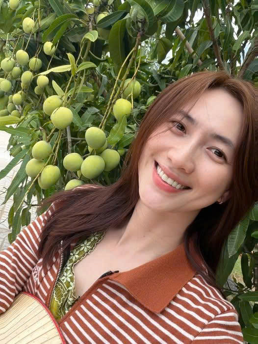 Phương Anh Đào lưu giữ và đăng tải hình ảnh ở quê nhà. Ảnh: FBNV