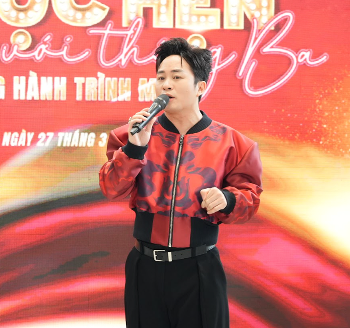 Tùng Dương thể hiện sự phấn khởi khi nhắc về sự xuất hiện của bản thân tại Táo Quân. Ảnh: VTV