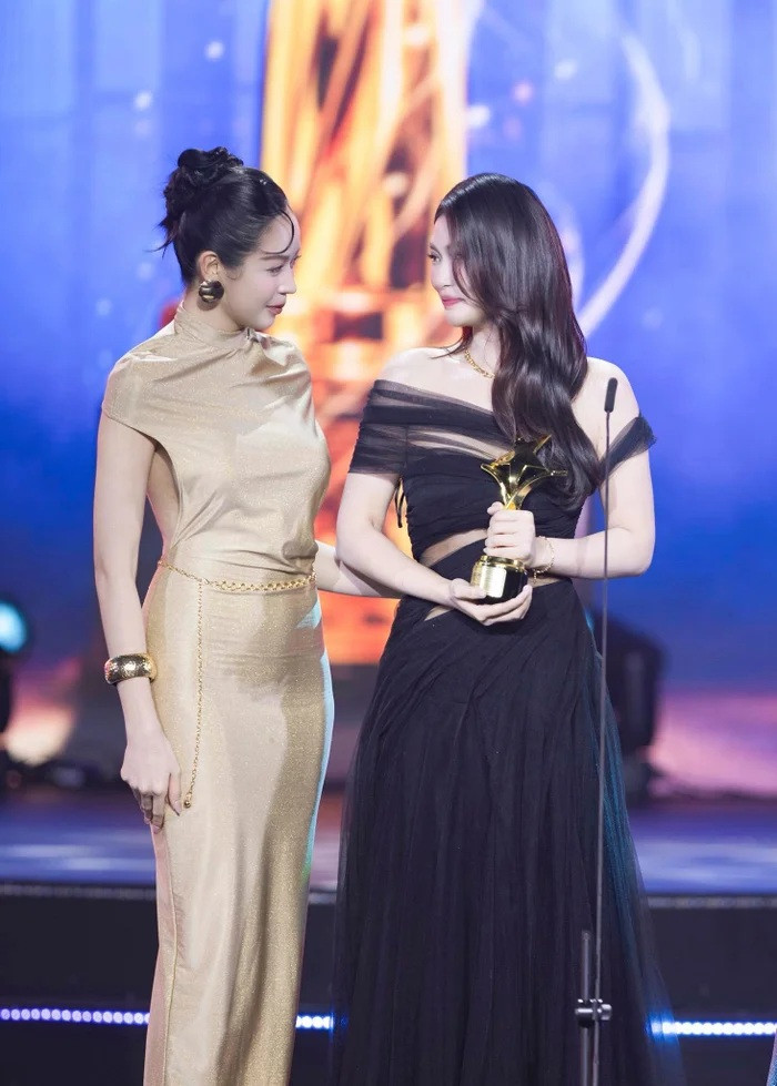 Thanh Thủy từng trao giải thưởng về điện ảnh cho Đoàn Thiên Ân.&nbsp;