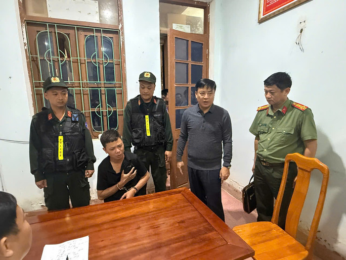 Thiếu tướng Nguyễn Thanh Liêm, Giám đốc Công an tỉnh Quảng Trị có mặt trực tiếp tại hiện trường để chỉ đạo bắt giữ đối tượng Nguyễn Ngọc Đạo.&nbsp;