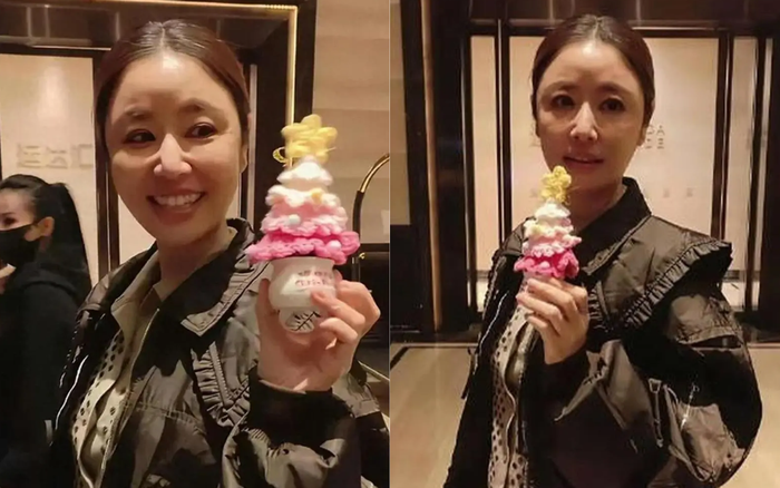 Lâm Tâm Như thoải mái ăn diện giản dị, để lộ mặt mộc có dấu hiệu lão hoá. Ảnh: QQ