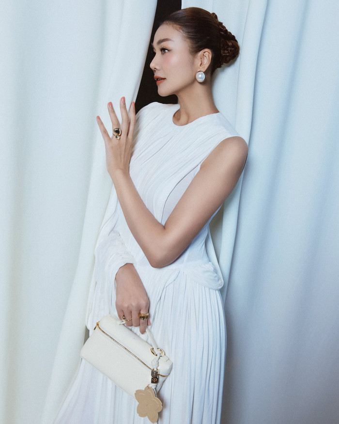 Thanh Hằng tự tin diện nhiều kiểu trang phục khác nhau nhờ sở hữu thân hình thon gọn. Ảnh: FBNV