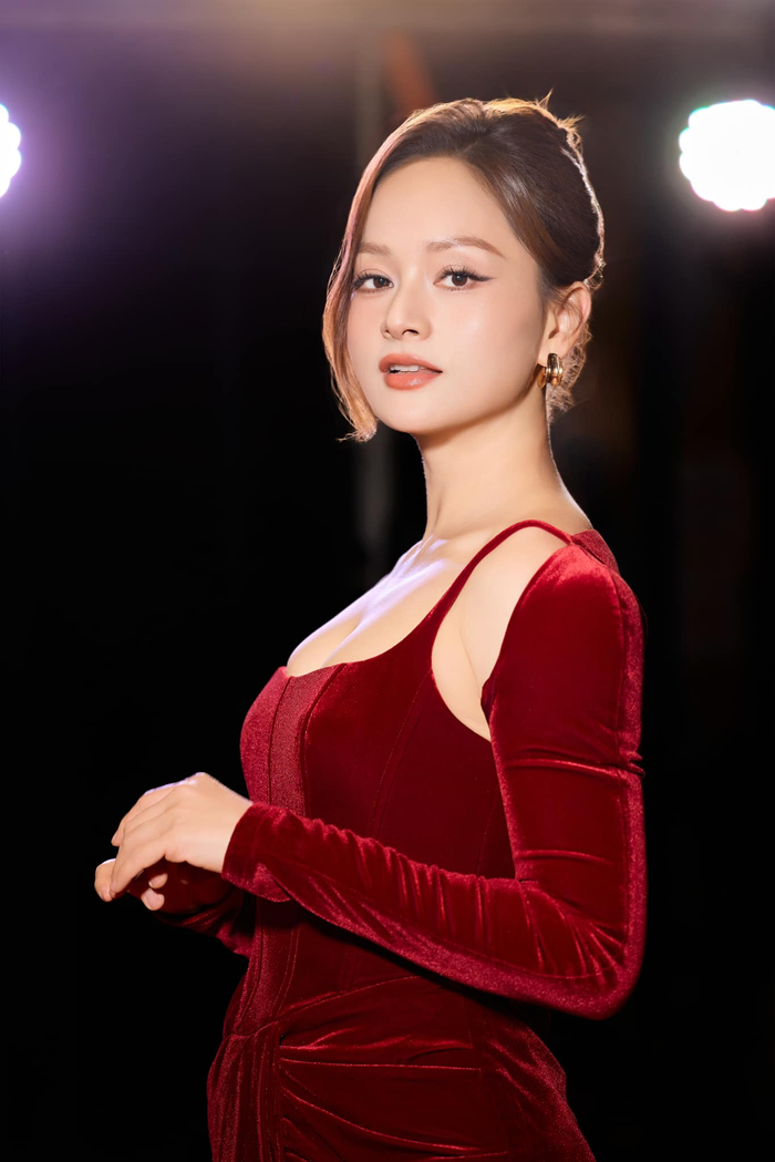 Sau Bố Già, Lan Phương được khán giả yêu thương, ủng hộ và thử sức ở nhiều thể loại, vai diễn khác nhau.