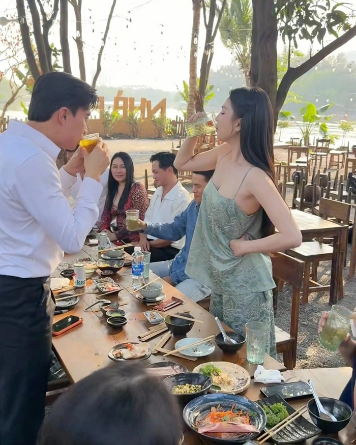 Có lẽ vấn đề không nằm ở việc Ngọc Trinh và Quốc Trường có nên dừng lại hay không, mà nằm ở cách khán giả tiếp nhận câu chuyện.