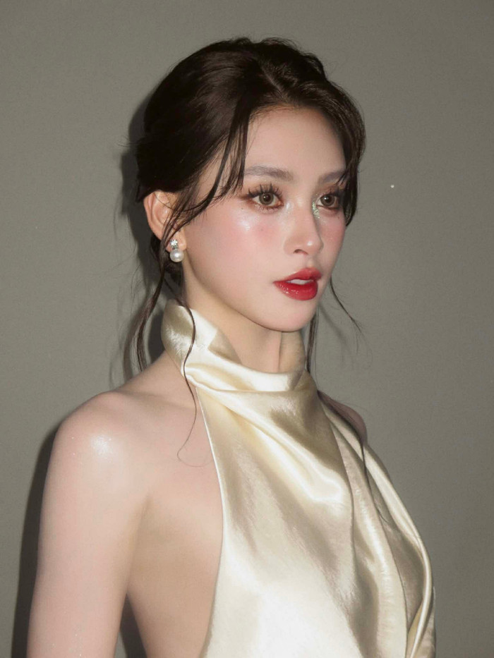 Nhan sắc ngày càng thăng hạng của Tiểu Vy. Ảnh: FBVN