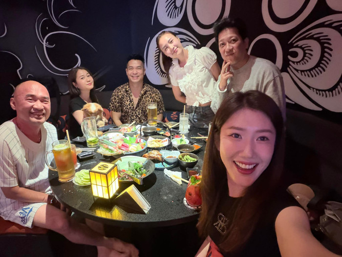 Ninh Dương Lan Ngọc vui vẻ bên 'người thương', vốn là đồng nghiệp thân thiết của cô.&nbsp;