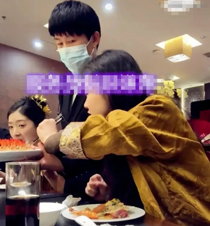 Đi đám cưới bạn thân, người phụ nữ có hành động khiến cô dâu 'đứng hình' Ảnh 3