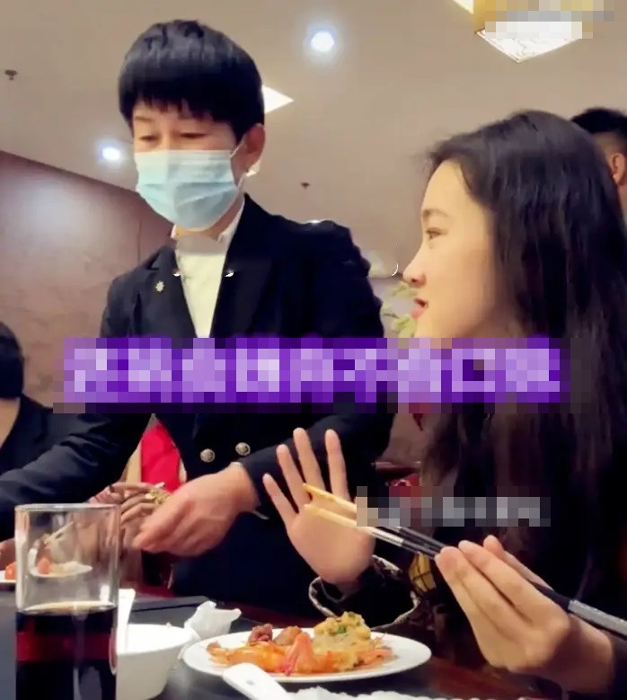 Đi đám cưới bạn thân, người phụ nữ có hành động khiến cô dâu 'đứng hình' Ảnh 4