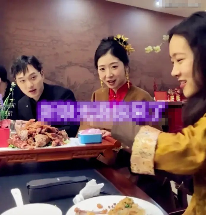 Đi đám cưới bạn thân, người phụ nữ có hành động khiến cô dâu 'đứng hình' Ảnh 2