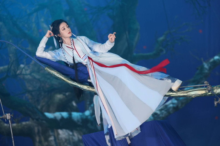 Tạo hình của Địch Lệ Nhiệt Ba trong Bạch Nhật Đề Đăng.