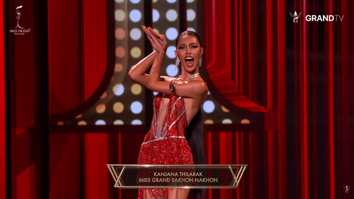Động tác hài hước của Miss Grand Sakhon Nakhon. Ảnh: MGTL