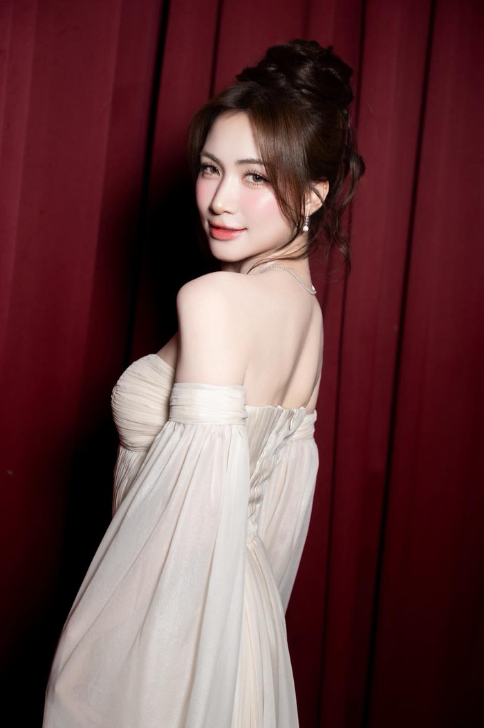 Hòa Minzy gây ấn tượng với khán giả nhờ sự khéo léo, tinh tế. Ảnh: FBNV