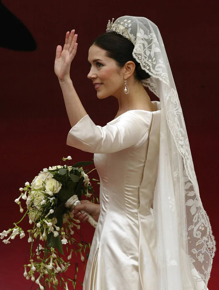 8 chiếc khăn voan cô dâu hoàng gia lộng lẫy nhất trong lịch sử Ảnh 7