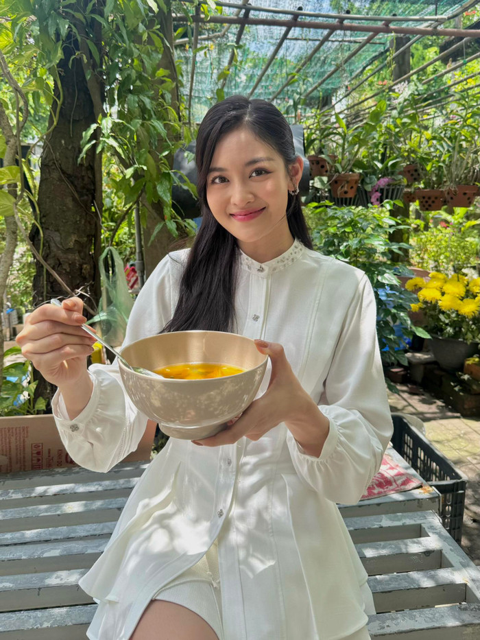 Tinh thần chuyên nghiệp của Thùy Anh nhận được nhiều phản hồi tích cực từ phía khán giả. Ảnh: FBNV