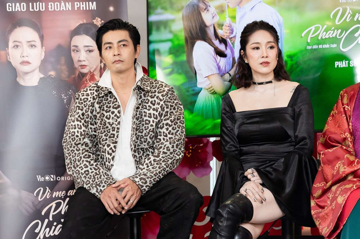 Lê Phương và Quốc Huy xuất hiện rạng rỡ trong một sự kiện quảng bá dự án chung. - Ảnh: NSX