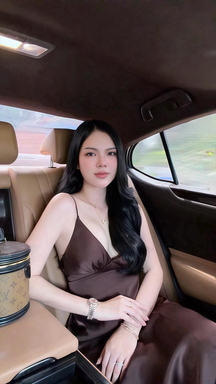 Sau nhiều thăng trầm, hiện nữ diễn viên dành nhiều thời gian cho công việc.