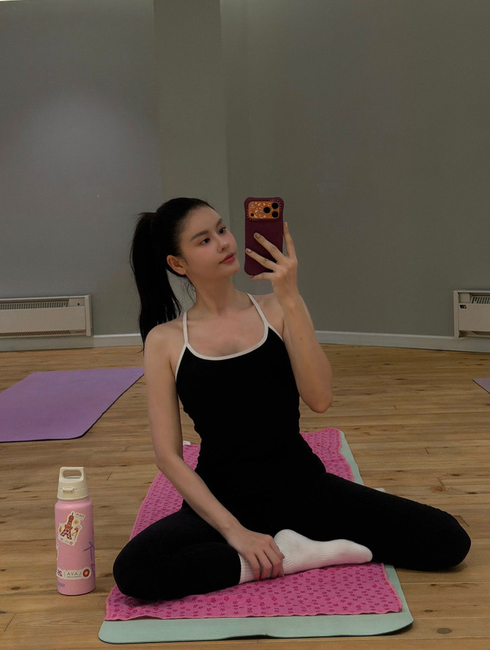 Trương Quỳnh Anh gây ấn tượng với vẻ đẹp quyến rũ, căng tràn sức sống.