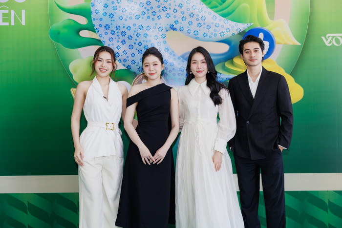 Á hậu Cẩm Ly chụp ảnh cùng Phương Anh, Kiều Duy và Tuấn Ngọc tại sự kiện phát động cuộc thi sáng tạo video Tổ quốc bình yên 2026 (diễn ra từ tháng 3 đến tháng 9/2026).