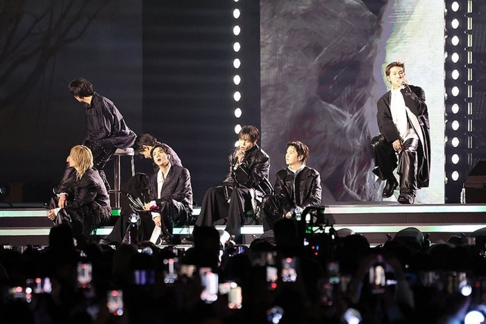 BTS lập cú hat-trick lịch sử tại Anh với album ARIRANG Ảnh 3