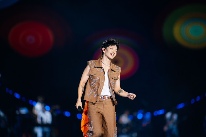 Hình ảnh 'gây sốc' trong concert gần 10.000 khán giả của Hoàng Dũng Ảnh 1