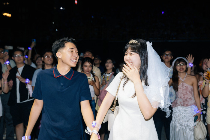 Hình ảnh 'gây sốc' trong concert gần 10.000 khán giả của Hoàng Dũng Ảnh 4