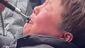 Đi dự đám tang bạn thân, người phụ nữ có hành động khiến ai cũng bật khóc Ảnh 2