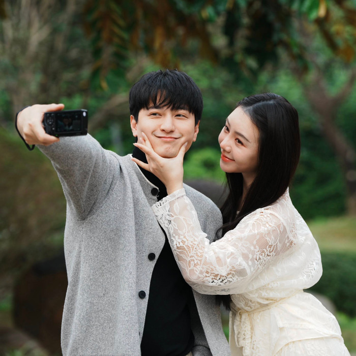 Trong phim, Quỳnh Kool vào vai Thương, Huỳnh Anh đảm nhận vai Quân (Ảnh: FBNV).