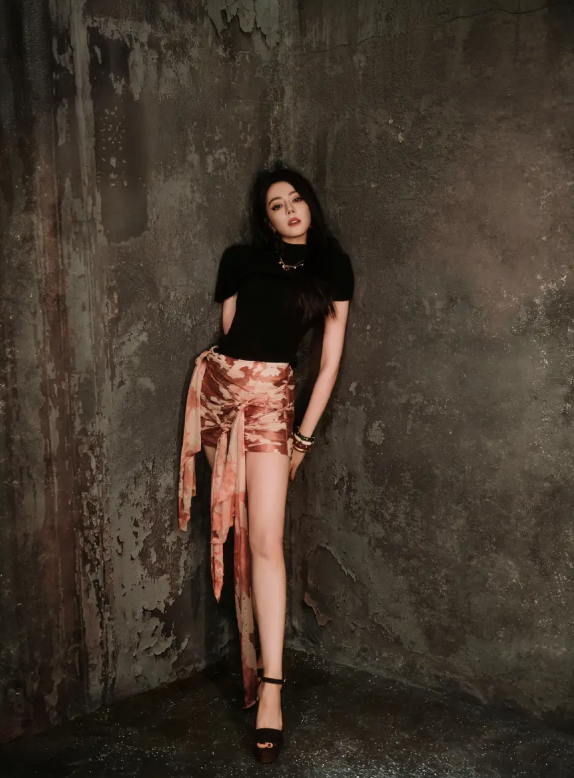 Hiện, Địch Lệ Nhiệt Ba đang là cái tên gây sốt màn ảnh nhỏ Hoa ngữ.