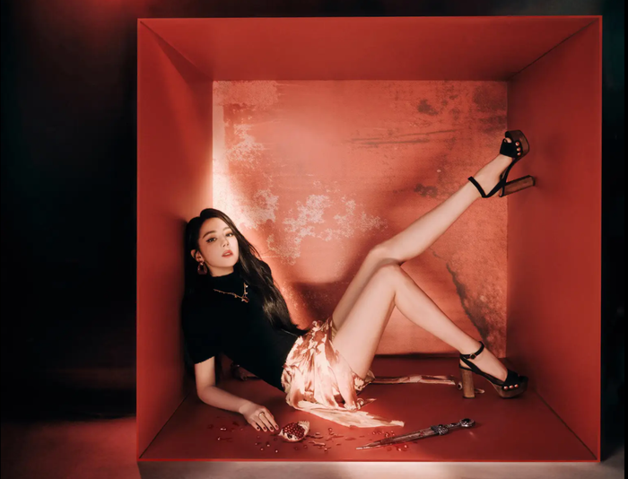 Loạt ảnh mới của Địch Lệ Nhiệt Ba nhanh chóng gây sốt cộng đồng mạng.